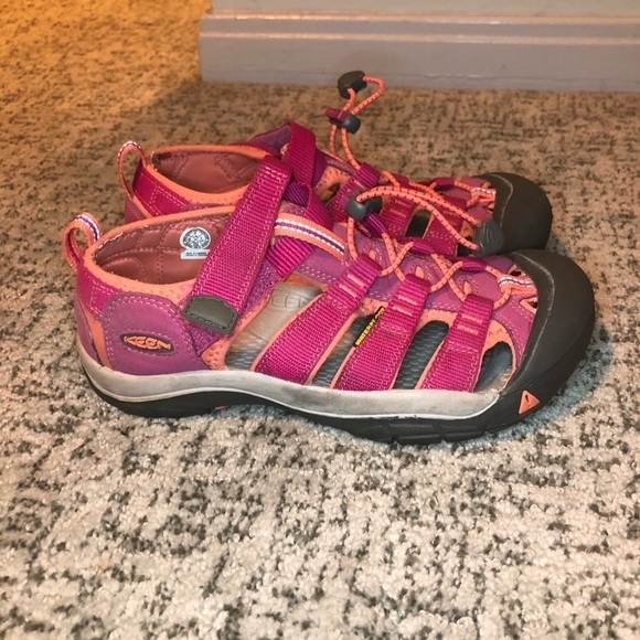 Keen Very Berry & Fusion Coral Newport H2 Sandals Size 4 - Picture 7 of 13
